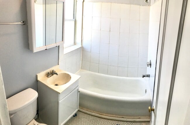 Building Photo - 4355 S Sawyer Ave