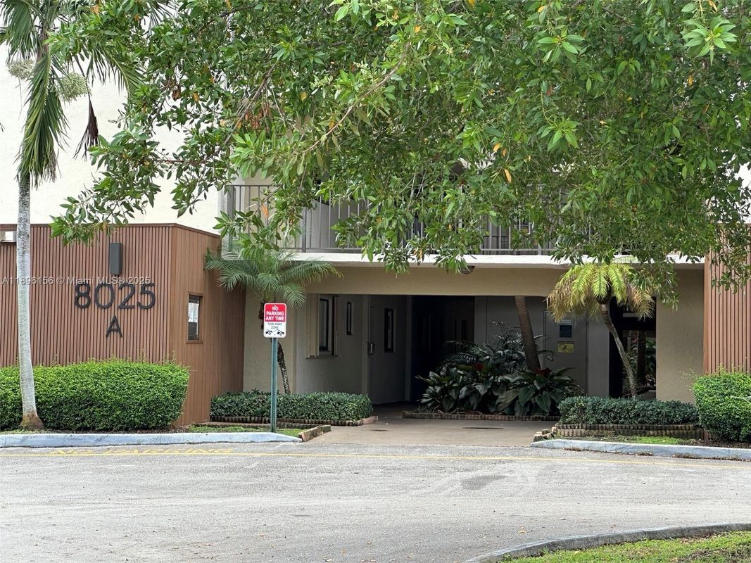 Foto del edificio - 8025 SW 107th Ave
