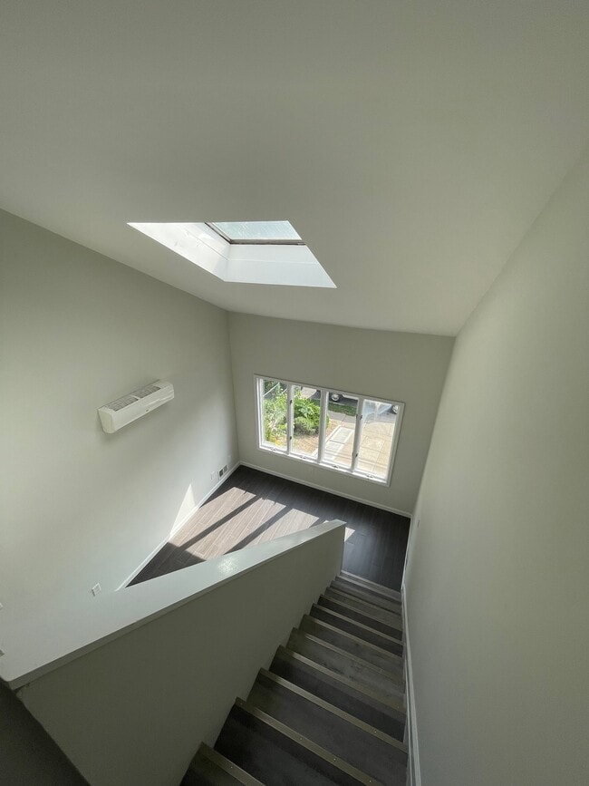 Building Photo - 55 Cebra Ave