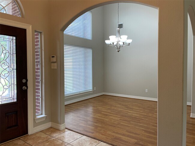 Building Photo - 15480 Constellation Cir W