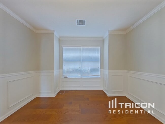 Building Photo - 6985 Borowood Ln