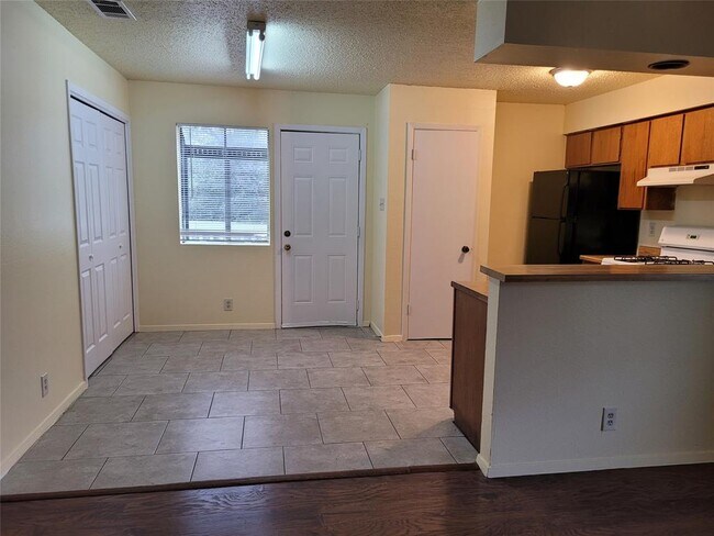 Building Photo - 210 Sport Clips Wy