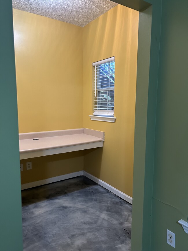 Building Photo - 1103 Walden Park Dr