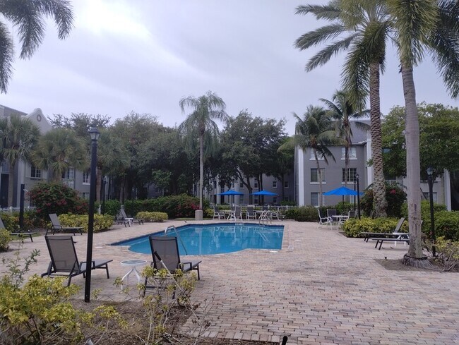 Foto del edificio - Cozi, breezy condo unit.