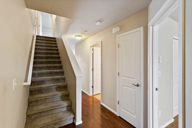 Foto del edificio - 3 Bed 3 Bath - Views - NAS Whidbey - Island Hospital
