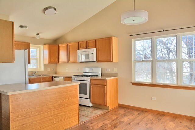 Building Photo - 2527 Sheehan Dr