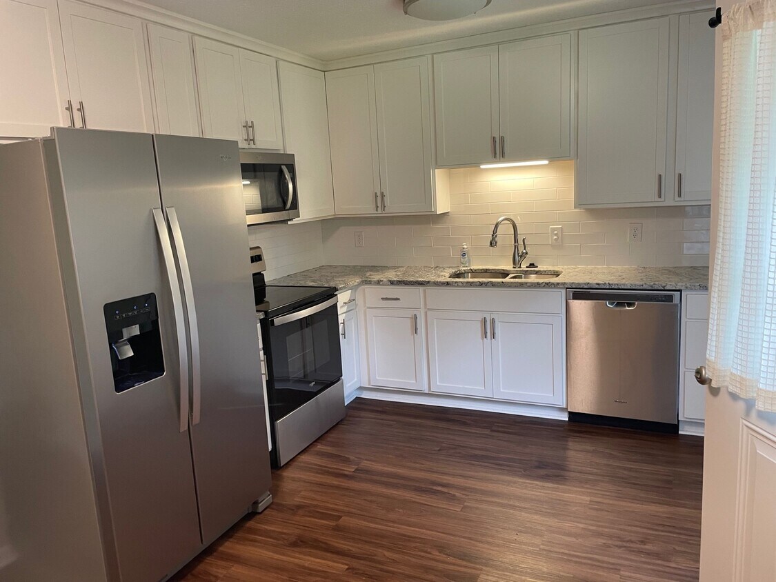 Foto principal - 11632 S Williamsburg Dr