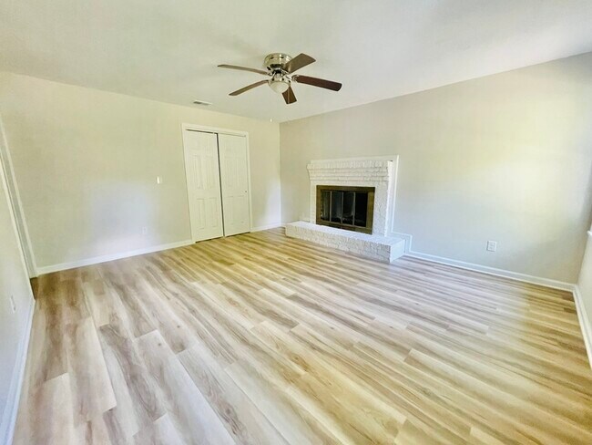 Foto del edificio - 1601 Echo Ln