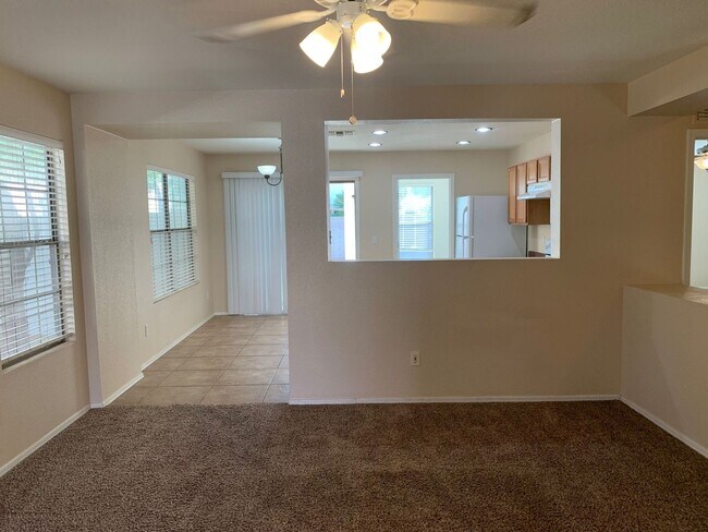 Foto del edificio - 3 Bed - 2 Bath - 1360 Sq. Ft. - Ray Ranch ...