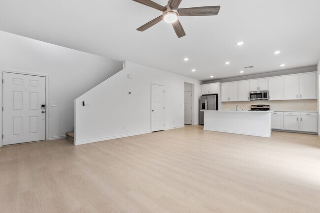 Foto del edificio - 4469 Sawyer Rdg St