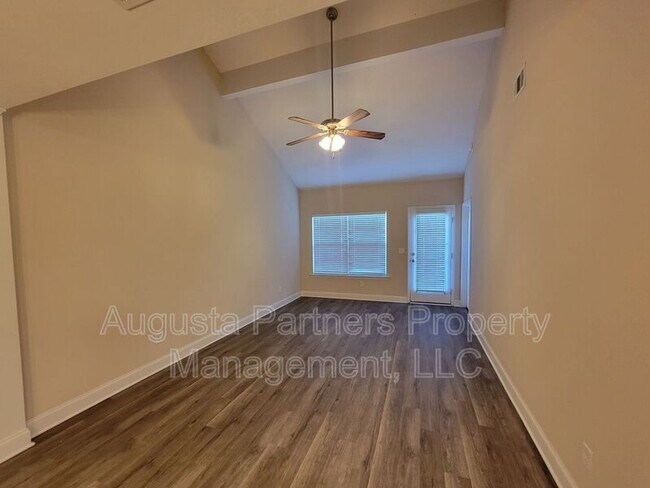 Foto del edificio - 640 Vista Dr