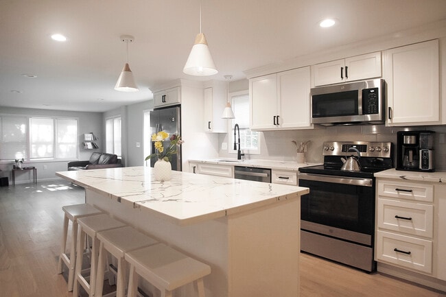 Foto del edificio - 1464 Newfield Rd