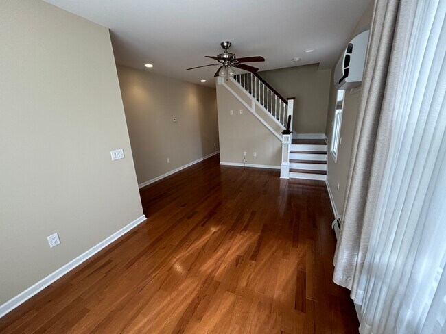 Living roon View #2 - 15 William St