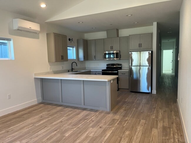 Foto del edificio - Newly built homes with City of Redding solar!