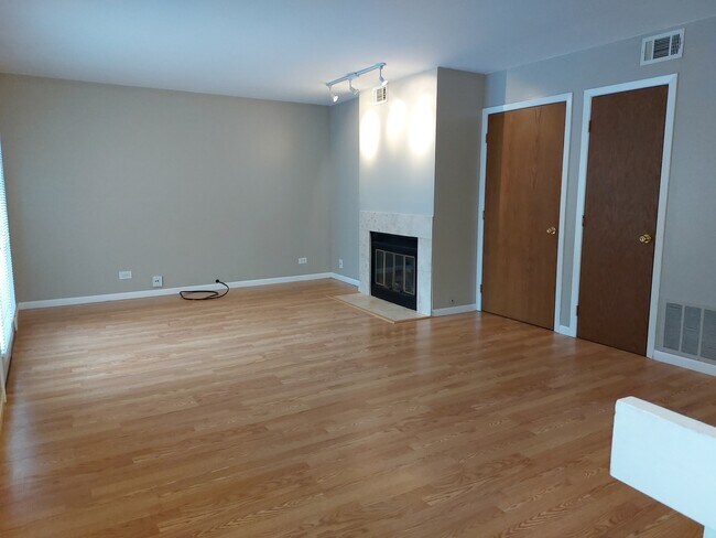Foto del edificio - 683 Rosner Dr