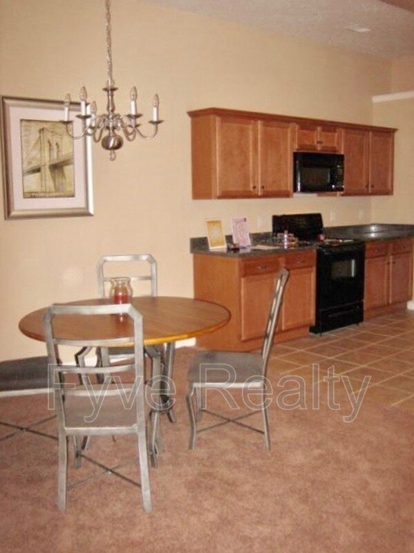 Building Photo - 553 Rose Cottage Cir