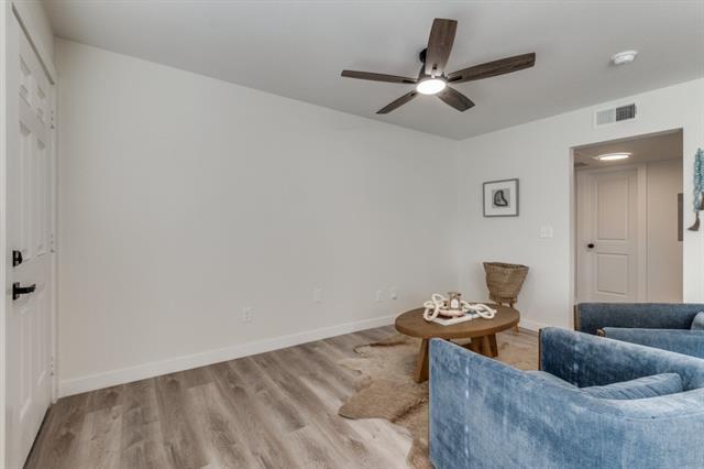 Foto del edificio - 5917 Gaston Ave