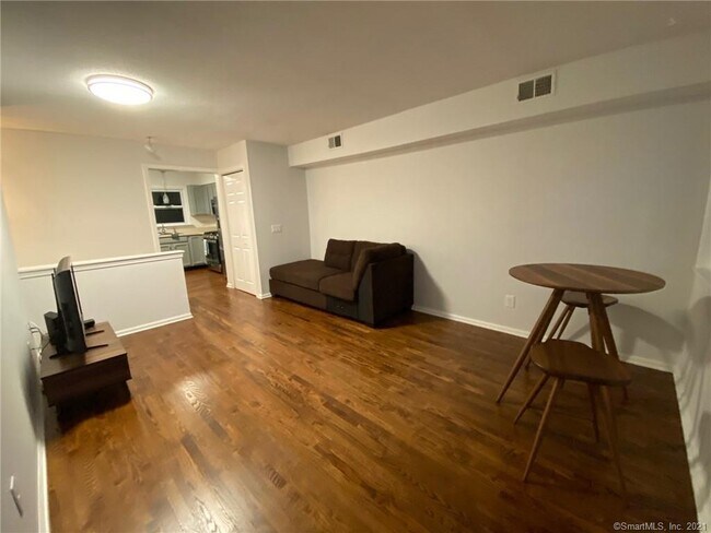 Foto del edificio - 36 Winchester Ave