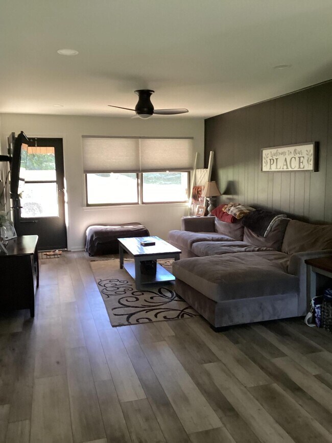 Foto del edificio - 2344 E Textile Rd