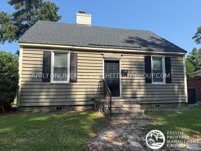Foto del edificio - Newly Renovated Charming 3-Bedroom Home in...