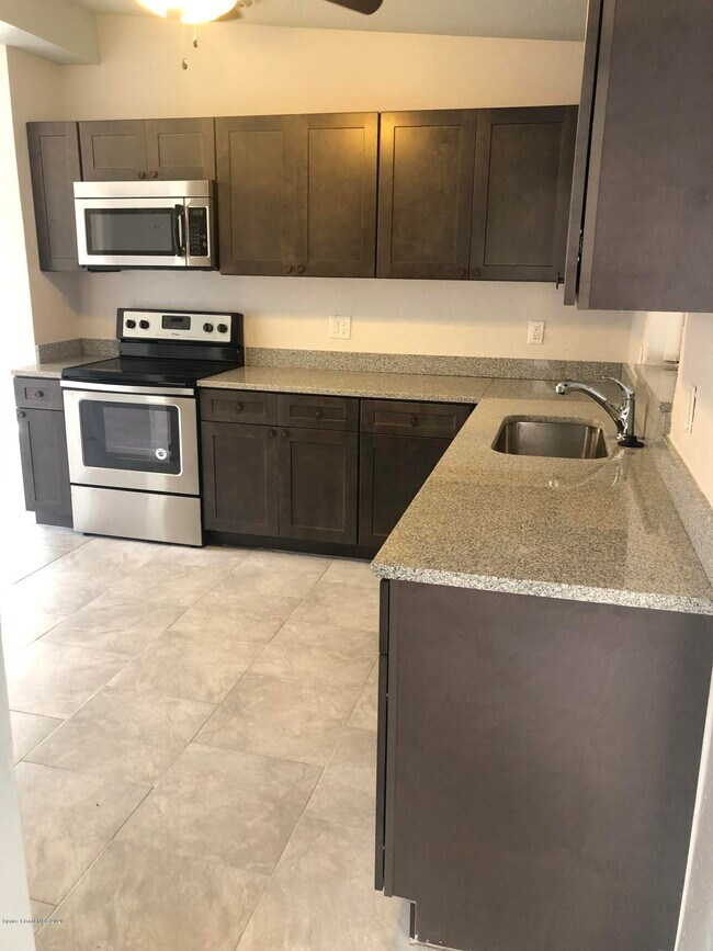 Foto del edificio - 1895 Coolidge Ave