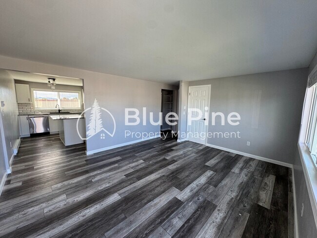 Foto del edificio - 2348 Stace St