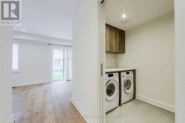 Building Photo - 1657 Vellore Cres