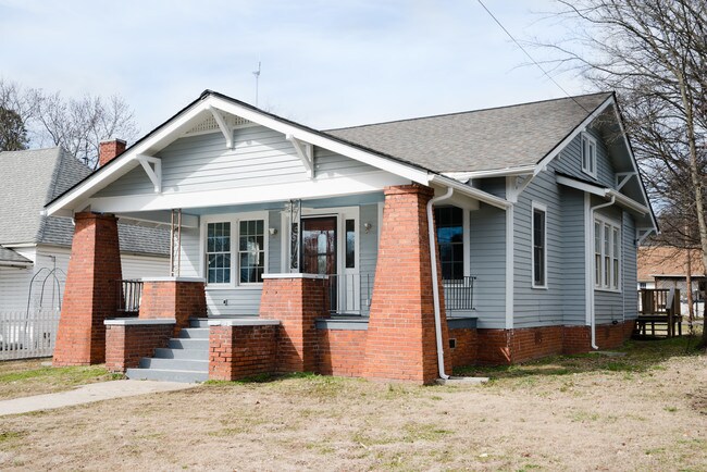 Building Photo - 411 E Burwell Ave