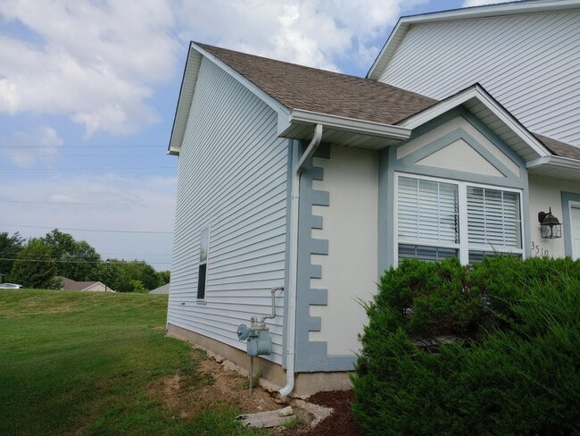 Building Photo - 3519 La Mesa Dr