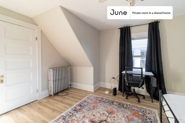 Building Photo - Room in Shared 3 bed/1 bath home