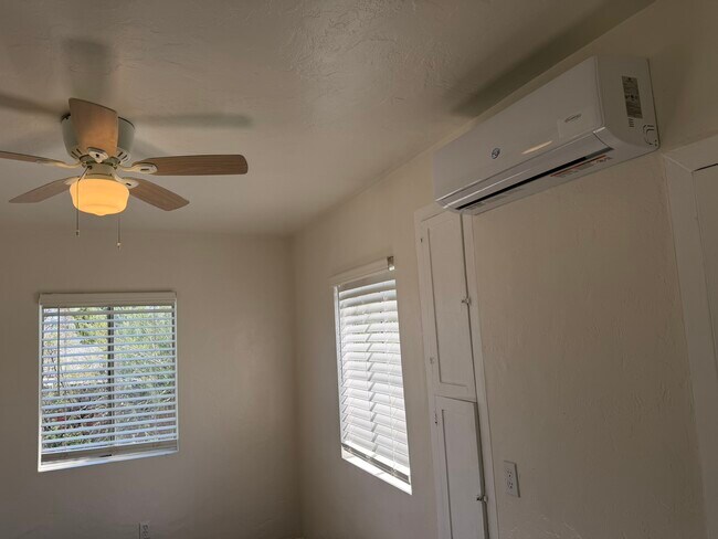 Foto del edificio - 826 E E St