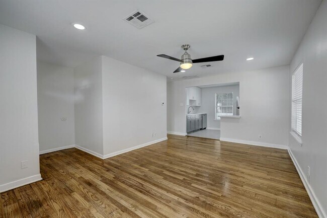 Building Photo - 1409 Zora St