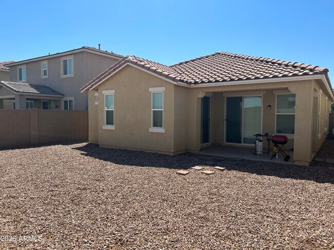 Foto del edificio - 10320 W Yuma St