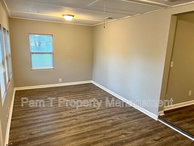 Building Photo - 1912 Cowan Ave