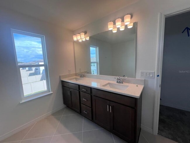 Foto del edificio - 261 Woodsage Pl