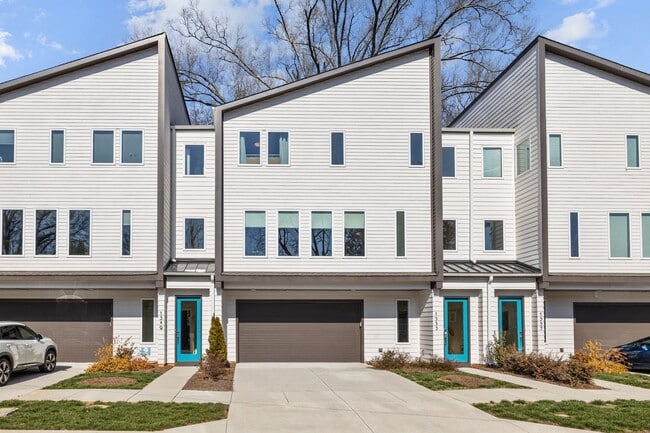 Foto del edificio - 1553 Pinecrest Ave