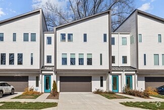 Building Photo - 1553 Pinecrest Ave