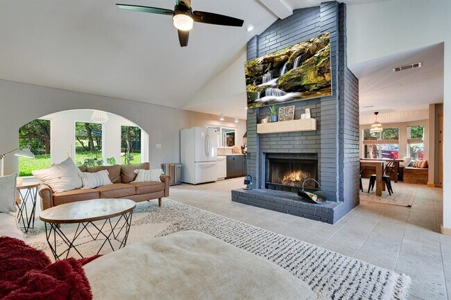 Foto del edificio - 49 Deer Ridge Rd