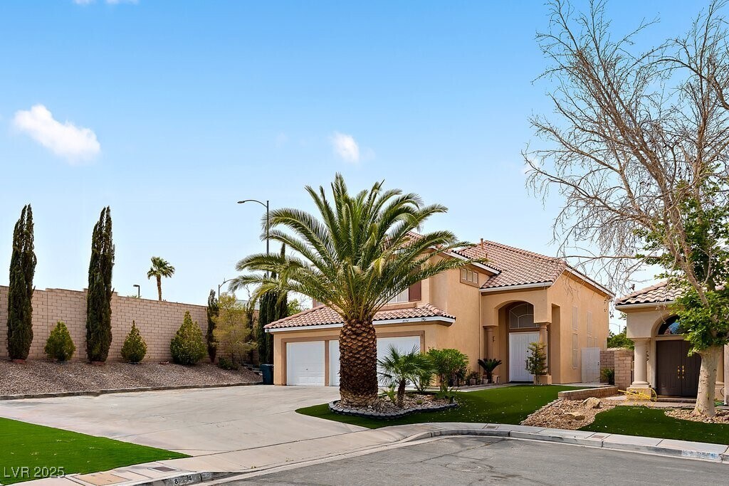 Foto principal - 8594 Lambert Dr