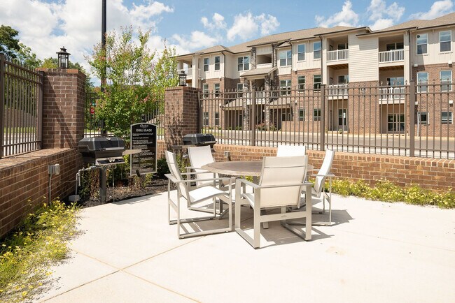 Foto del edificio - 807 Creekside Terrace Way