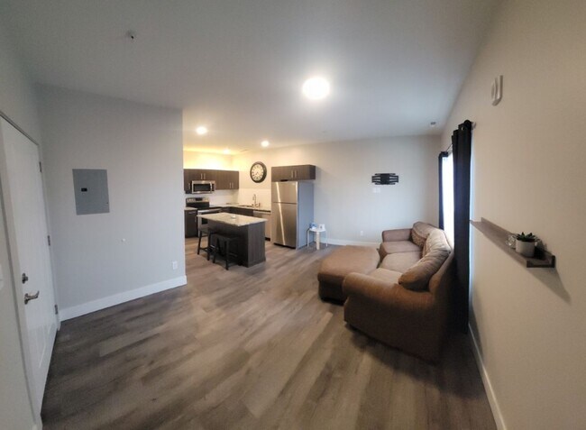 Building Photo - Partially furnished 2 Bed, 1 bath CONDO @ ...