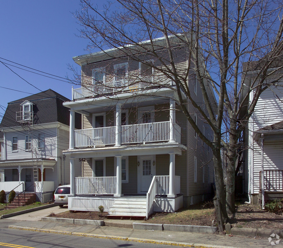 Building Photo - 542 Bay St