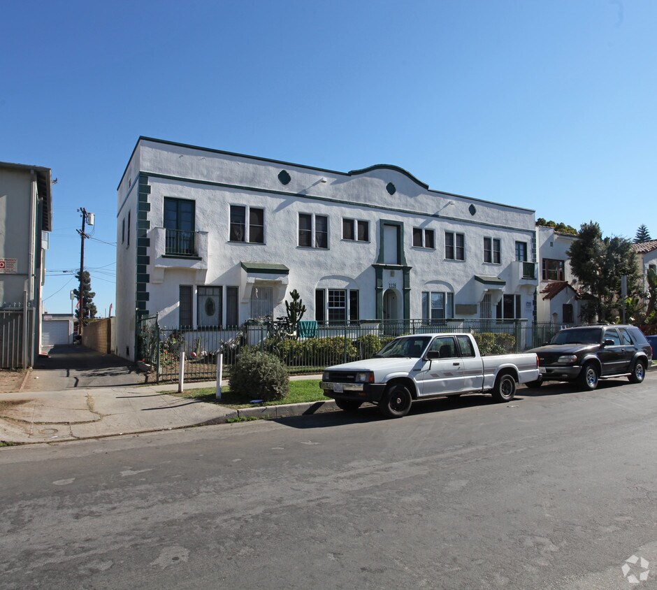 Building Photo - 1128 N New Hampshire Ave