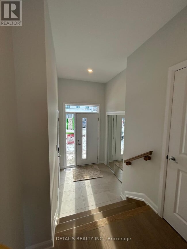 Building Photo - 746 Fairline Row