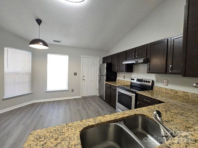 Building Photo - 6403 Caymus Dr