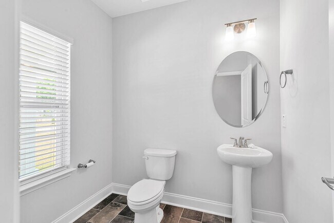 Building Photo - 933 Eakins Ln