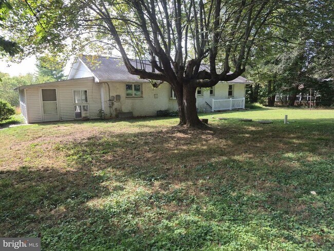Building Photo - 1700 Lenni Dr