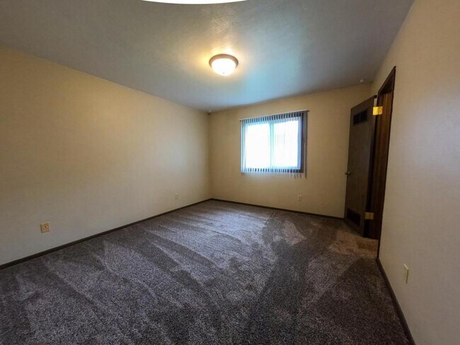 Building Photo - 3609 Joan Drive Apt #1
