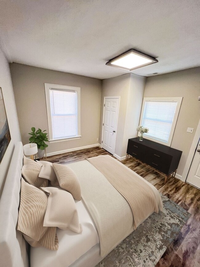 Building Photo - 2 BEDROOMS, 2 FULL BATHROOMS + 1 FREE Off-Street parking spot SPACIOUS single family house availa...