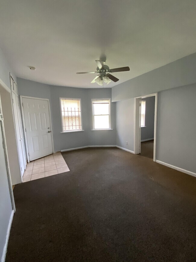 Building Photo - 2531 N Tripp Ave